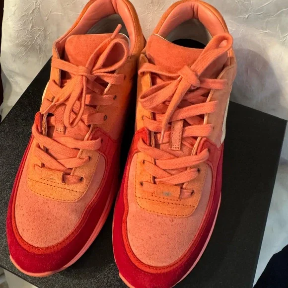 Authentic Chanel ladies sneakers - Picture 3 of 7